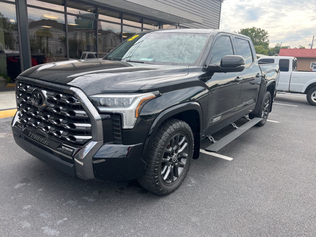 2023 Toyota Tundra Platinum's photo