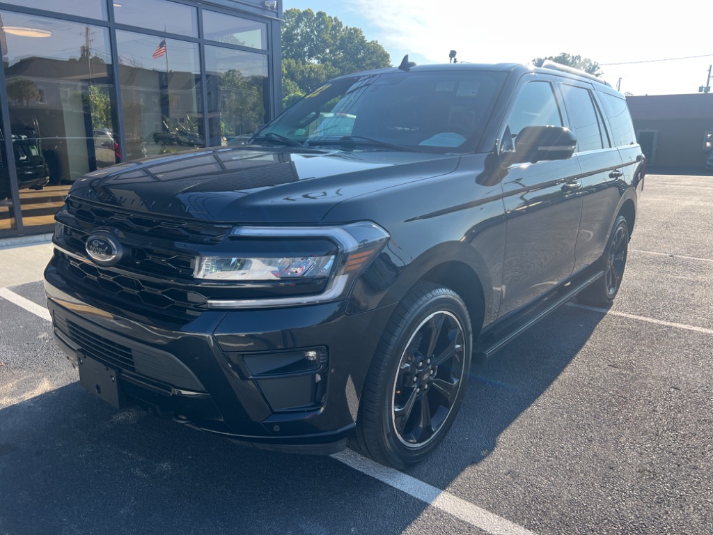 2022 Ford Expedition Limited's photo